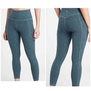 Athleta Stash Pocket II Textured Tight Blue Black Pebble size Medium B66